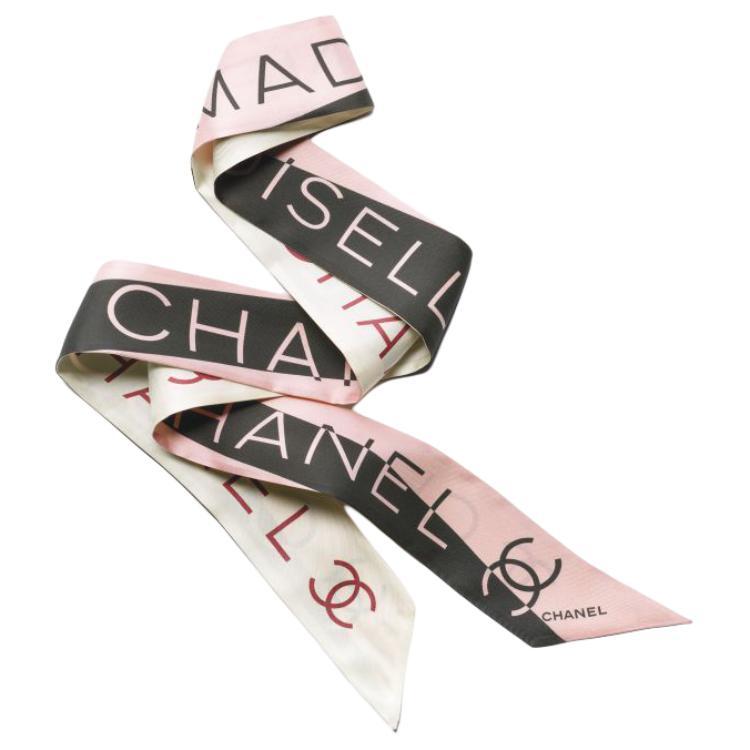 https://d2cva83hdk3bwc.cloudfront.net/AAA483B18252NZX82-chanel-silk-silk-scarves-unisex-multicolor-1.jpg
