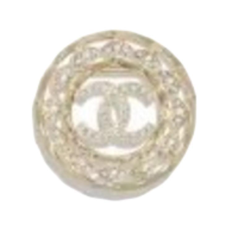 https://d2cva83hdk3bwc.cloudfront.net/AB-24B-004-chanel-brooches-women-s-1.jpg