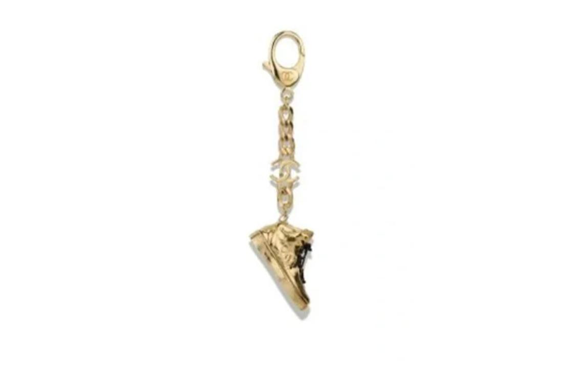https://d2cva83hdk3bwc.cloudfront.net/AB-24C-070-chanel-keychains-unisex-1.jpg