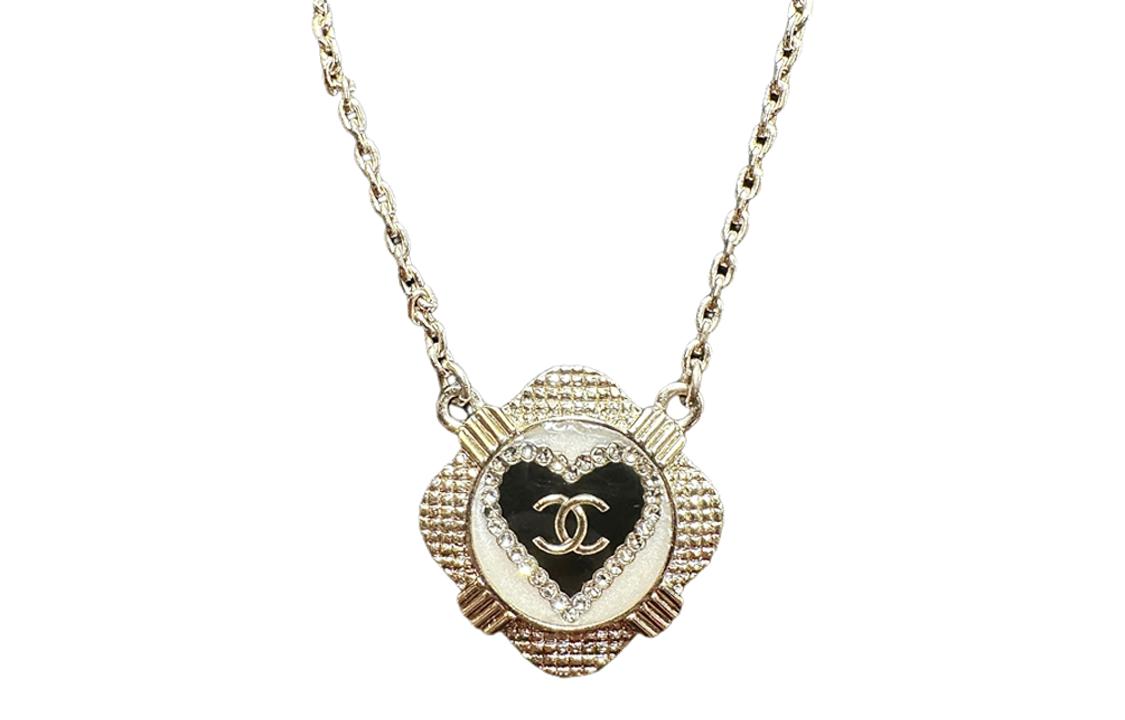 https://d2cva83hdk3bwc.cloudfront.net/AB6691B06194ND236-chanel-necklaces-unisex-1.jpg