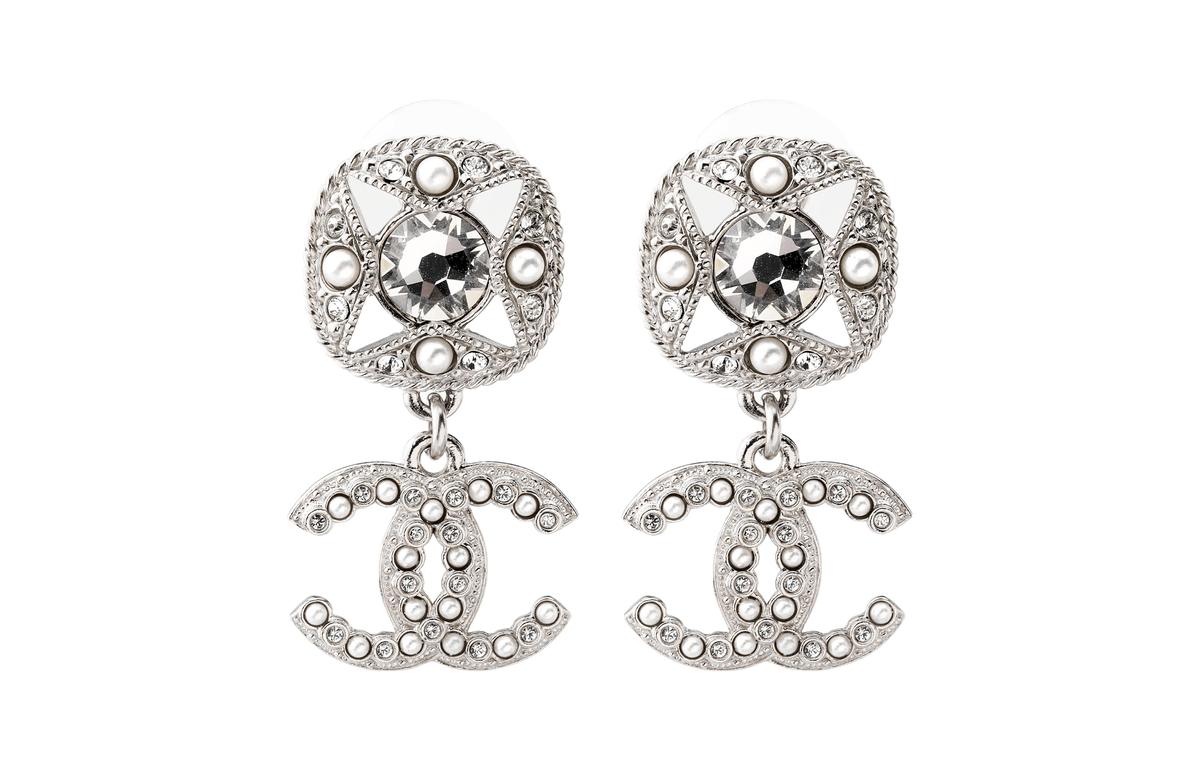https://d2cva83hdk3bwc.cloudfront.net/AB7351-B06912-NF805-chanel-earrings-women-s-1.jpg