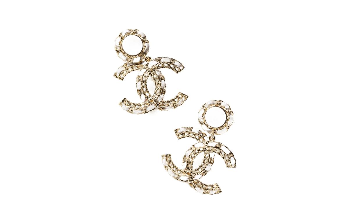 https://d2cva83hdk3bwc.cloudfront.net/AB8294-B08170-NI220-chanel-earrings-women-s-gold-1.jpg
