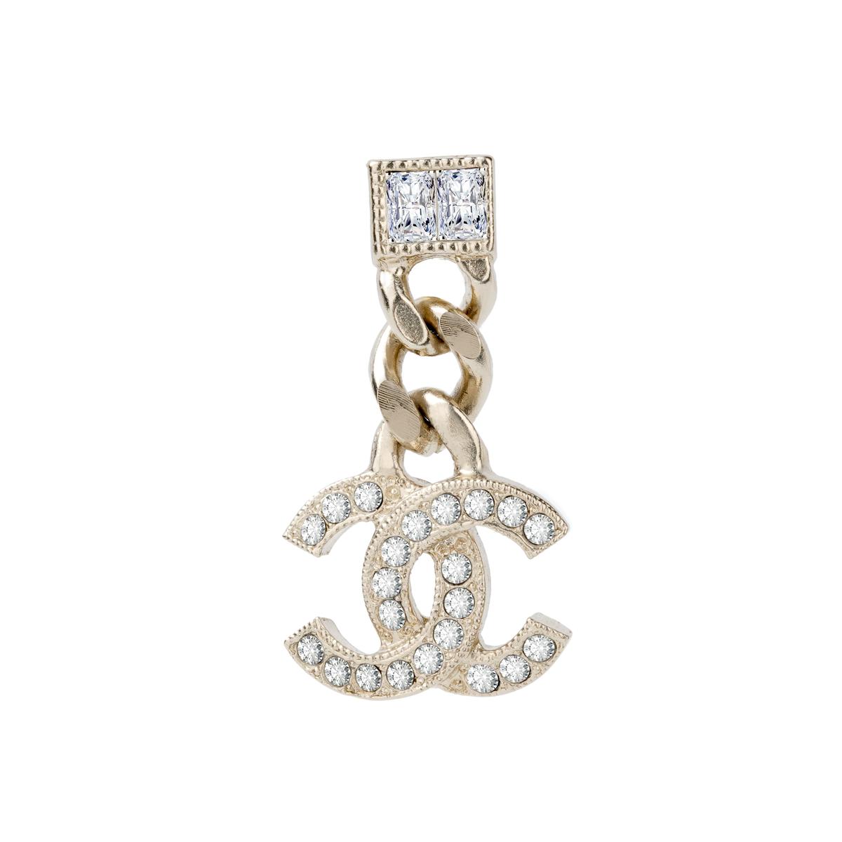 https://d2cva83hdk3bwc.cloudfront.net/AB9352-B09078-NK203-chanel-earrings-women-s-1.jpg