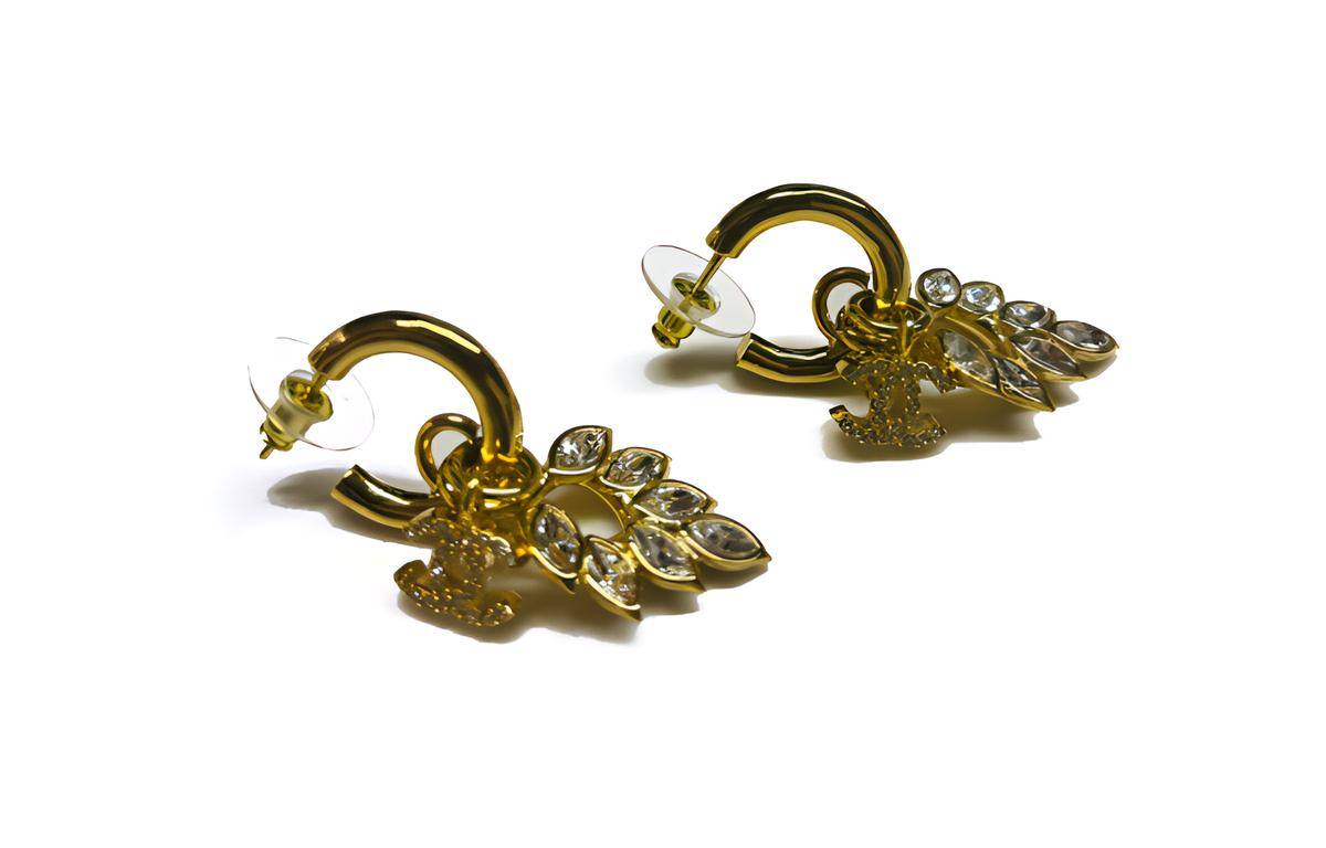 https://d2cva83hdk3bwc.cloudfront.net/AB9539-B09321-NK602-chanel-alloy-rhinestone-earrings-women-s-gold-1.jpg