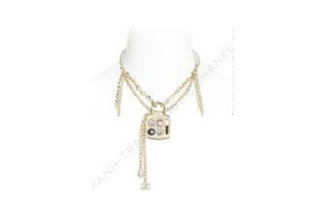 https://d2cva83hdk3bwc.cloudfront.net/ABA618-chanel-necklaces-women-s-gold-1.jpg