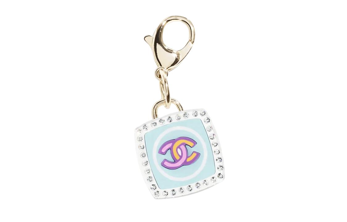 https://d2cva83hdk3bwc.cloudfront.net/ABC764-B15437-NU589-chanel-keychains-women-s-1.jpg