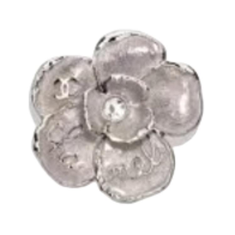 https://d2cva83hdk3bwc.cloudfront.net/ABE392-B18084-NZT56-chanel-brooches-women-s-silver-1.jpg