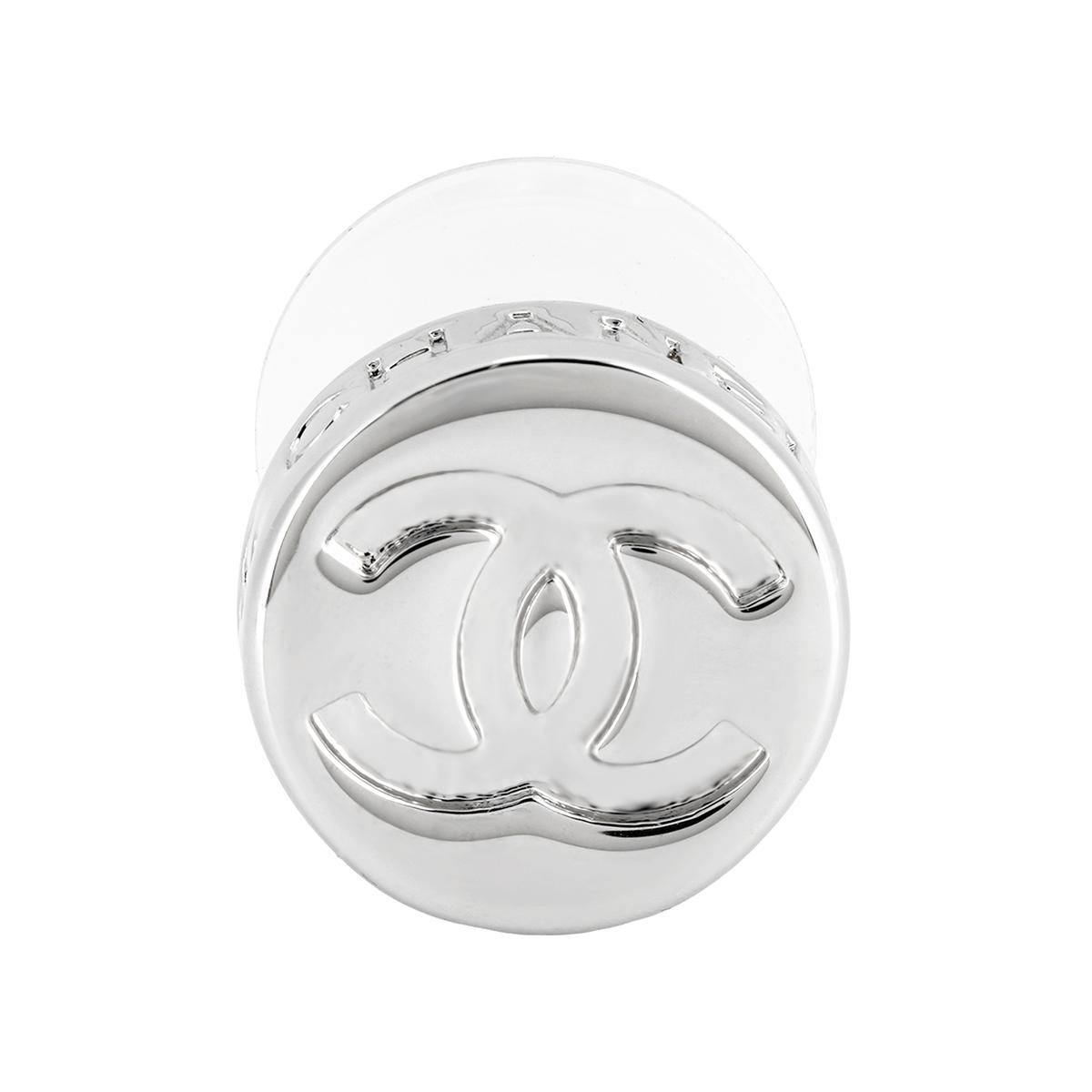 https://d2cva83hdk3bwc.cloudfront.net/ABE860B19223NACYP-chanel-stud-earrings-women-s-silver-1.jpg