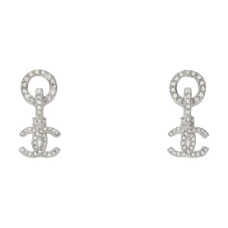 https://d2cva83hdk3bwc.cloudfront.net/ABF728%20B20574%20U0939-chanel-metal-earrings-unisex-silver-1.jpg