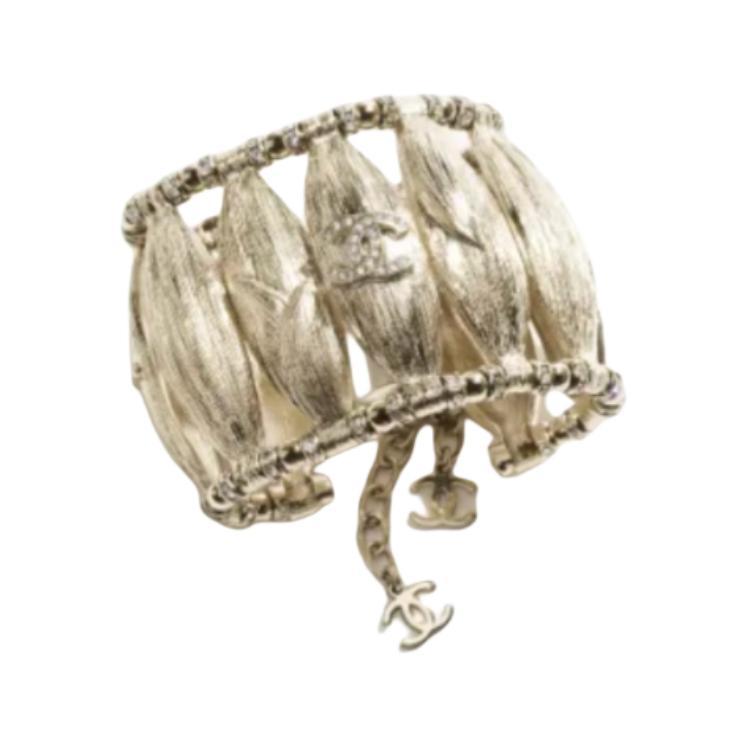 https://d2cva83hdk3bwc.cloudfront.net/ABF852%20B20552%20U0907-chanel-metal-bangles-unisex-gold-1.jpg