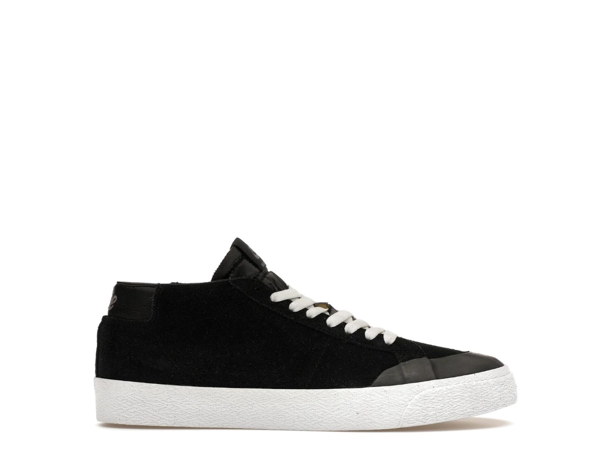 https://d2cva83hdk3bwc.cloudfront.net/AH3366-001-nike-sb-zoom-blazer-chukka-xt-black-gunsmoke-1.jpg