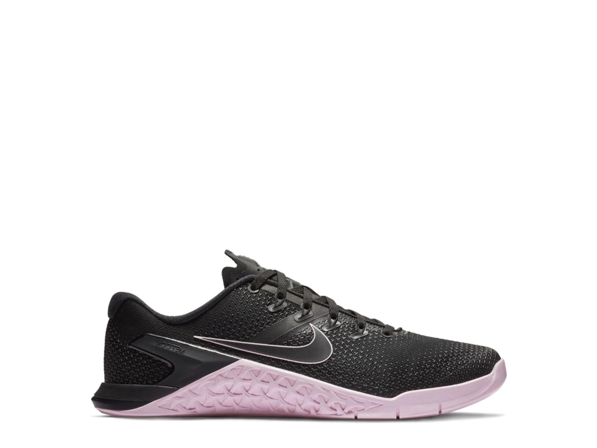 https://d2cva83hdk3bwc.cloudfront.net/AH7453-011-nike-metcon-4-black-pink-foam-1.jpg