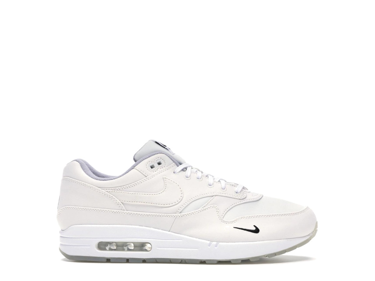 https://d2cva83hdk3bwc.cloudfront.net/AH8051-100-nike-air-max-1-dover-street-market-ventile-white--1.jpg