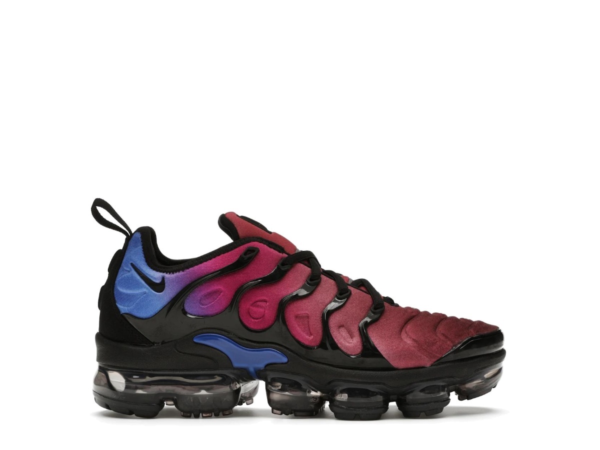 https://d2cva83hdk3bwc.cloudfront.net/AO4550-001-nike-air-vapormax-plus-black-team-red-hyper-violet-women-s--1.jpg