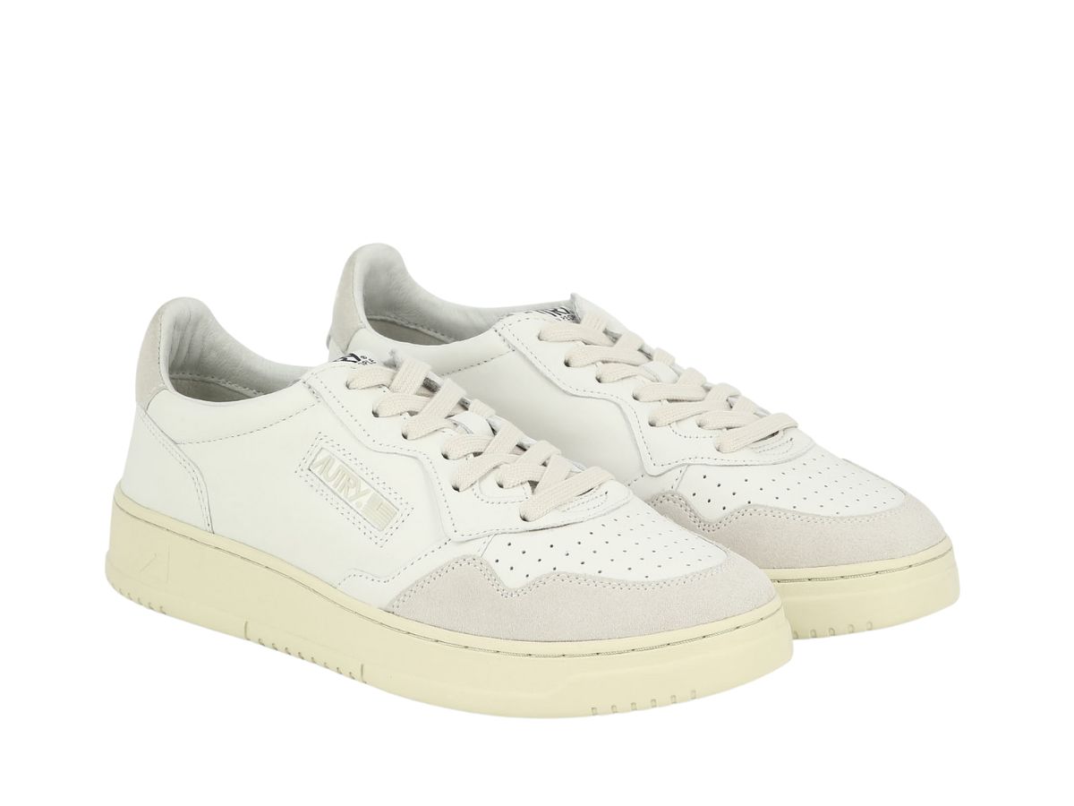 https://d2cva83hdk3bwc.cloudfront.net/AOLMCE10-autry-open-sneakers-white-80-p-3.jpg