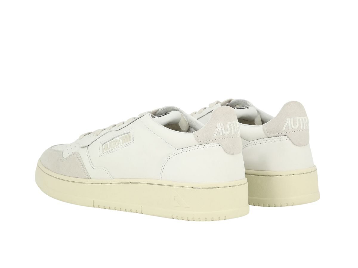 https://d2cva83hdk3bwc.cloudfront.net/AOLMCE10-autry-open-sneakers-white-80-p-4.jpg