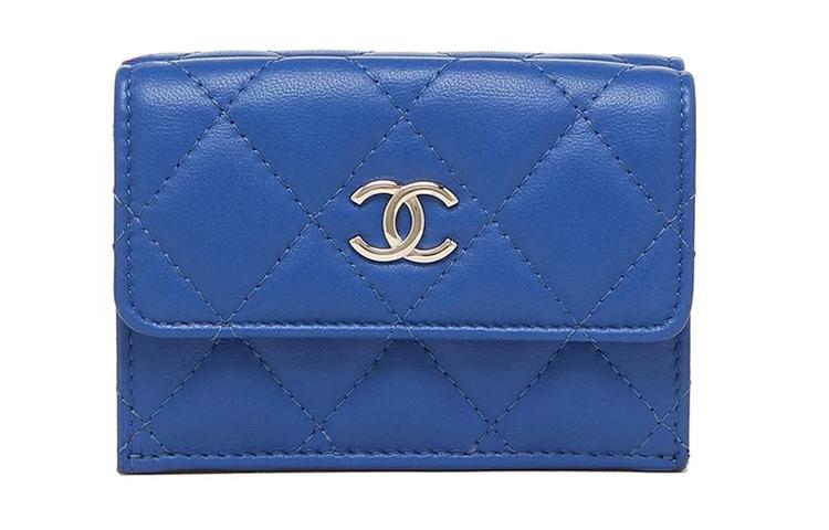 https://d2cva83hdk3bwc.cloudfront.net/AP0094-B00059-N0827-chanel-wallets-1.jpg