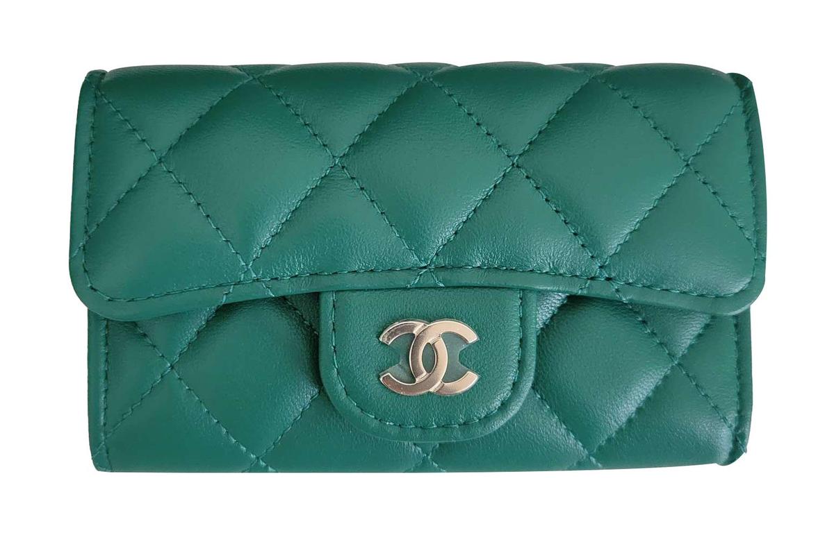 https://d2cva83hdk3bwc.cloudfront.net/AP0214-Y04059-NI689-chanel-classic-flap-cf-card-holders-1.jpg