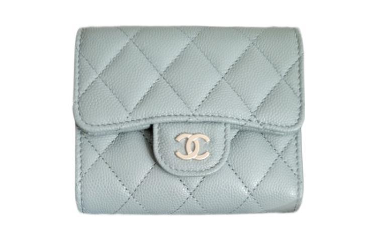 https://d2cva83hdk3bwc.cloudfront.net/AP0229-B09731-NL299-chanel-grained-calfskin-wallet-small-size-women-s-light-gray-1.jpg