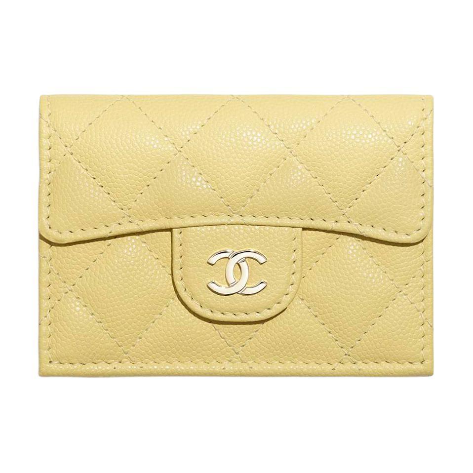 https://d2cva83hdk3bwc.cloudfront.net/AP0230-Y33352-N6508-chanel-classic-flap-cf-wallets-1.jpg