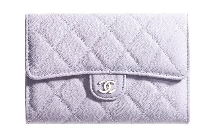 https://d2cva83hdk3bwc.cloudfront.net/AP0232-Y33351-NF289-chanel-classic-flap-cf-wallets-1.jpg