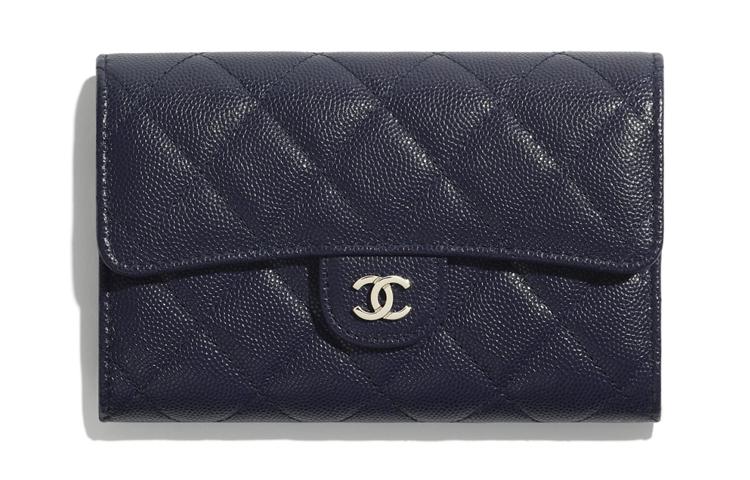 https://d2cva83hdk3bwc.cloudfront.net/AP0232-Y33352-NC025-chanel-classic-flap-cf-wallets-1.jpg