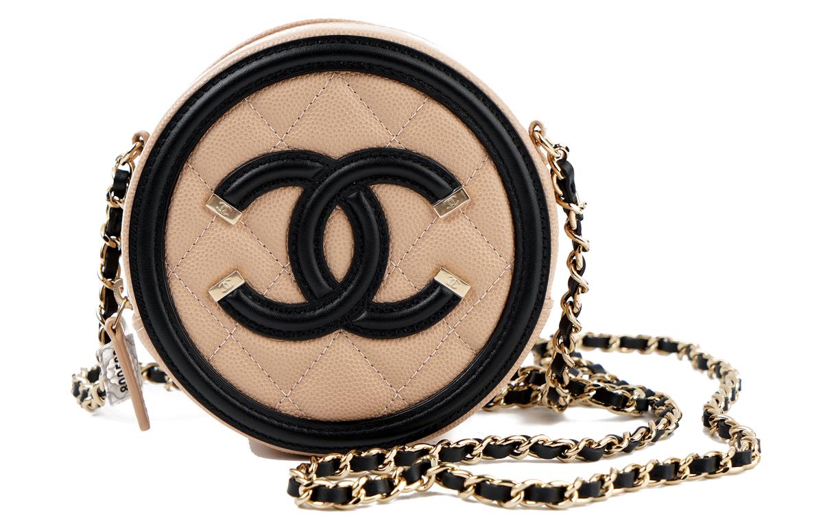https://d2cva83hdk3bwc.cloudfront.net/AP0365-B02104-C0204-chanel-crossbody-bags-1.jpg