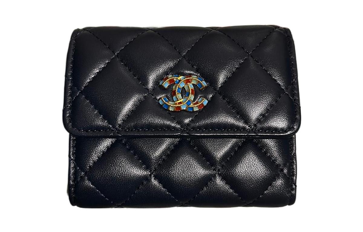 https://d2cva83hdk3bwc.cloudfront.net/AP0552-B00866-N4713-chanel-wallets-1.jpg