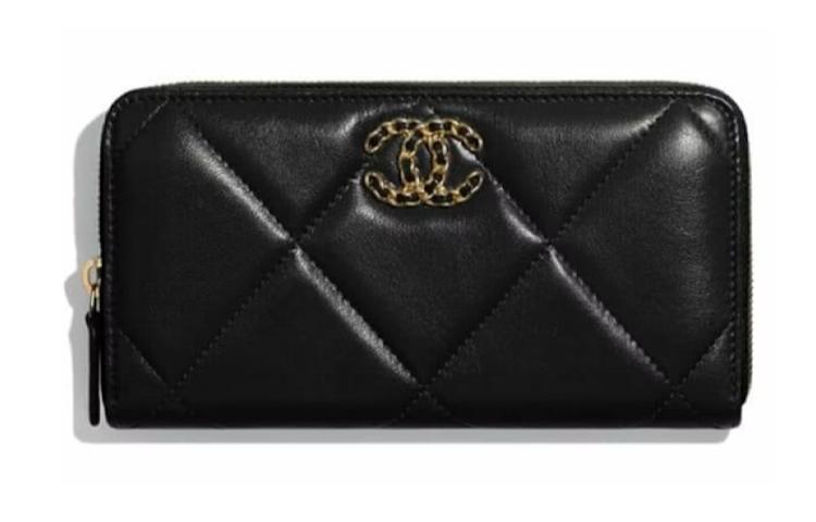 https://d2cva83hdk3bwc.cloudfront.net/AP0946-B01564-94305-chanel-19bag-wallets-1.jpg