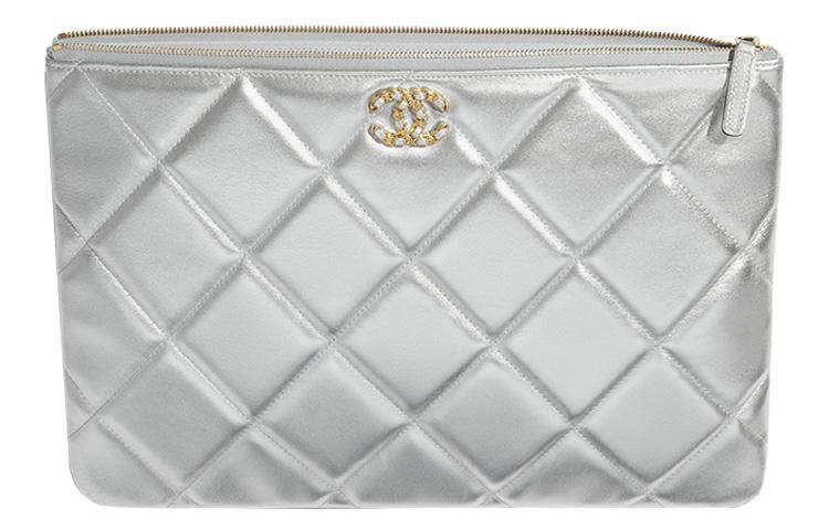 https://d2cva83hdk3bwc.cloudfront.net/AP0952-B05457-45002-chanel-19bag-clutches-1.jpg