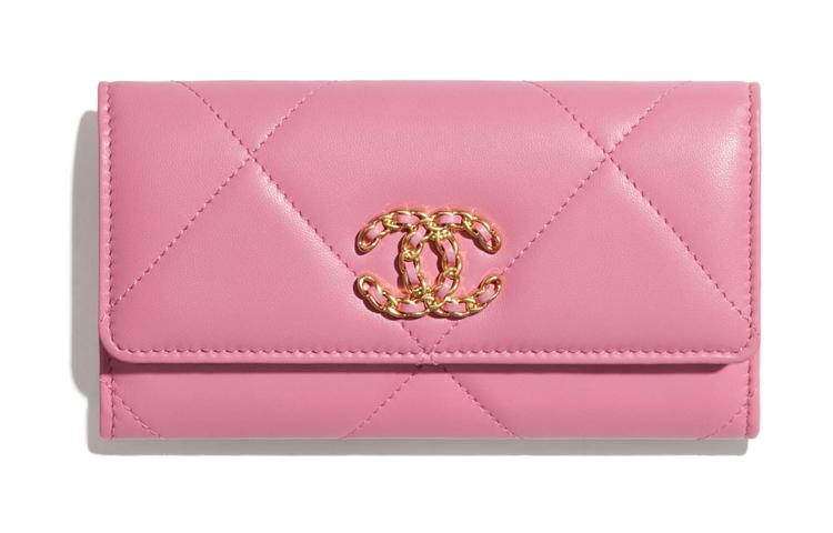 https://d2cva83hdk3bwc.cloudfront.net/AP0953-B04852-NB358-chanel-wallets-1.jpg