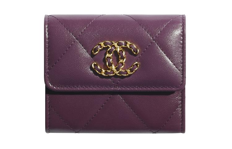 https://d2cva83hdk3bwc.cloudfront.net/AP0954-B03211-N9317-chanel-19bag-wallets-1.jpg