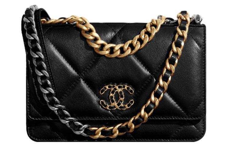 https://d2cva83hdk3bwc.cloudfront.net/AP0957-B01564-94305-chanel-19-wallet-on-chain-black-1.jpg