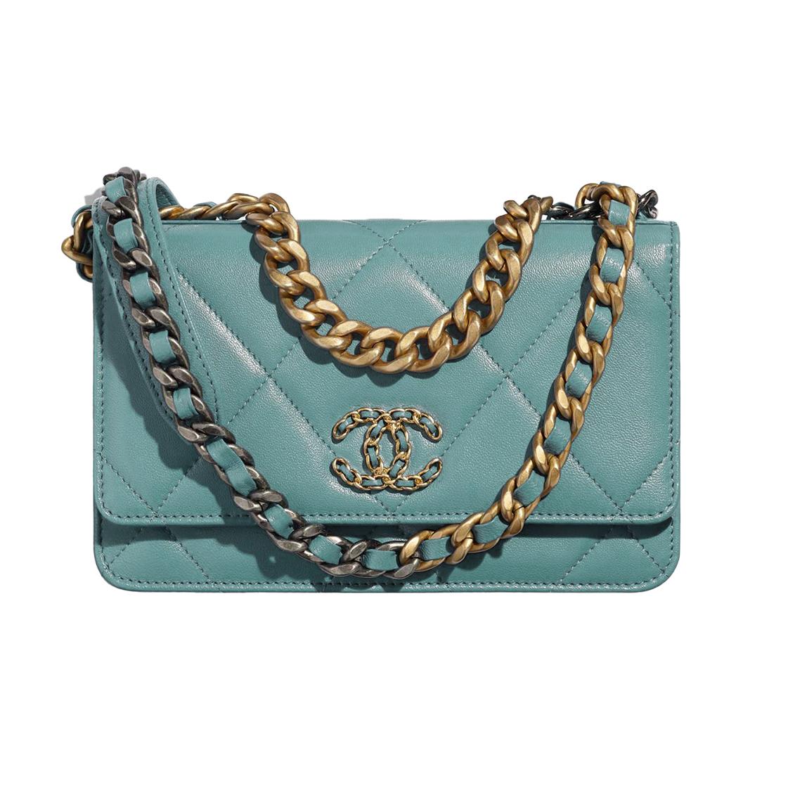 https://d2cva83hdk3bwc.cloudfront.net/AP0957-B04852-NG758-chanel-woc-shoulder-bags-1.jpg