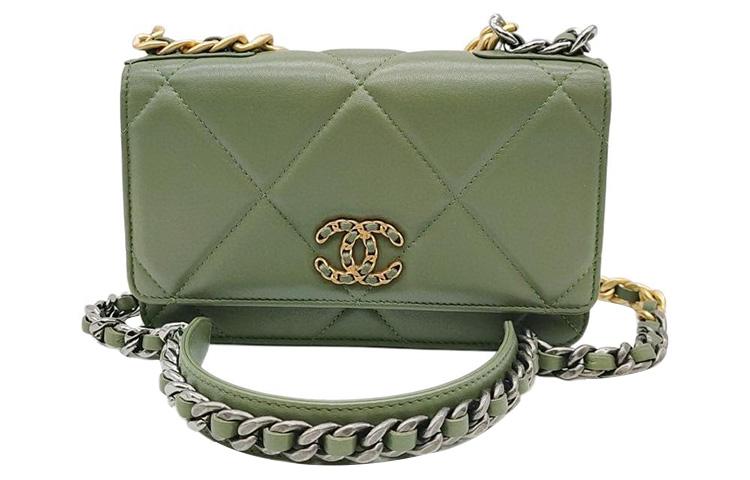 https://d2cva83hdk3bwc.cloudfront.net/AP0957-B04852-NK291-chanel-19bag-crossbody-bags-1.jpg