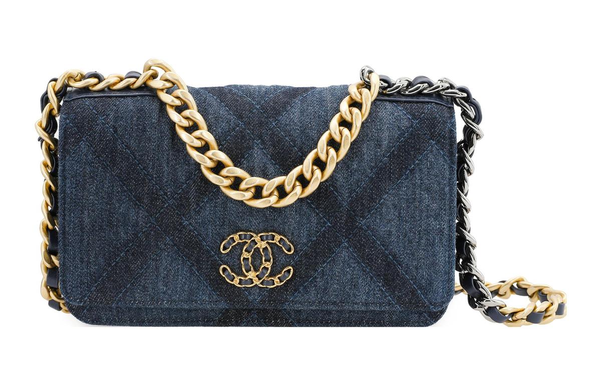 https://d2cva83hdk3bwc.cloudfront.net/AP0957-B10127-NM277-chanel-23c-spring-woc-denim-handbag-shoulder-bag-crossbody-bag-regular-women-s-dark-blue-1.jpg