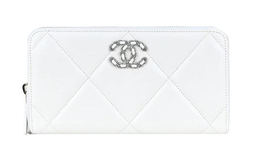 https://d2cva83hdk3bwc.cloudfront.net/AP1063-B07327-10601-chanel-diamond-pattern-lambskin-wallet-women-s-white-1.jpg