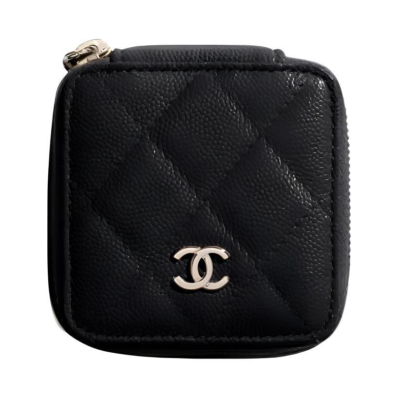 https://d2cva83hdk3bwc.cloudfront.net/AP1168-Y33352-C3906-chanel-coin-purses-1.jpg