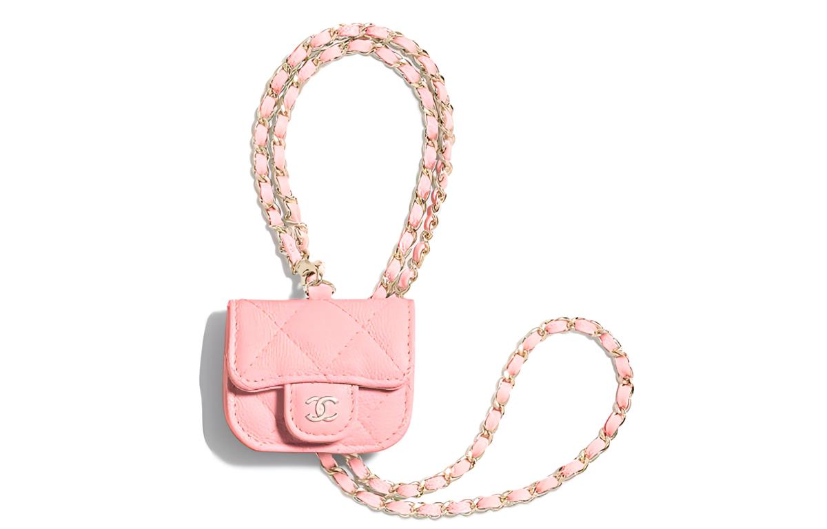 https://d2cva83hdk3bwc.cloudfront.net/AP1739-Y33352-NG123-chanel-earphone-cases-1.jpg