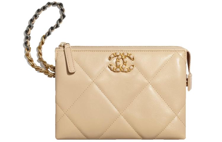 https://d2cva83hdk3bwc.cloudfront.net/AP1771-B03211-N9316-chanel-clutches-1.jpg