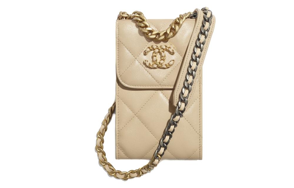 https://d2cva83hdk3bwc.cloudfront.net/AP1773-B03211-N9316-chanel-cellphone-pouches-1.jpg