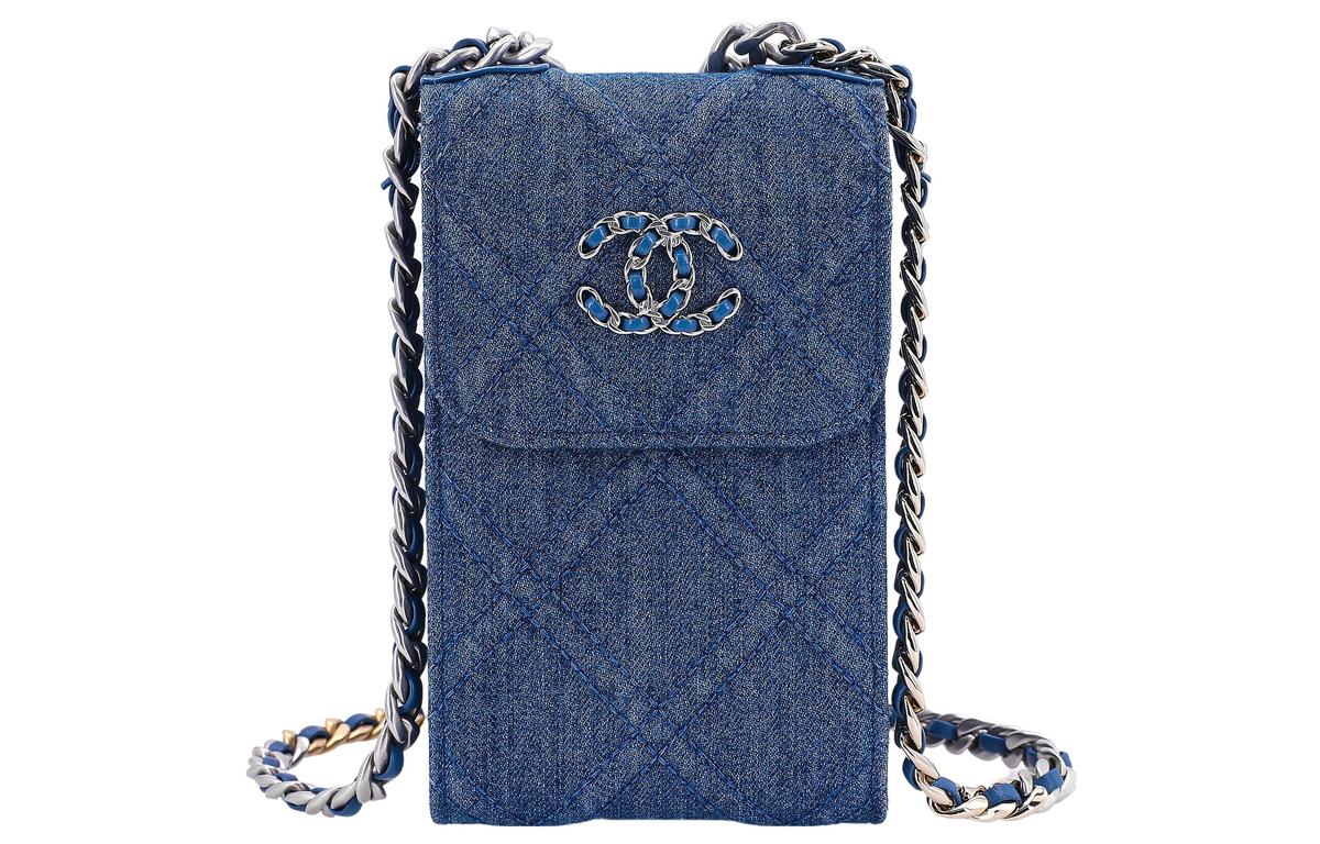 https://d2cva83hdk3bwc.cloudfront.net/AP1773-B07655-NG353-chanel-cellphone-pouches-1.jpg