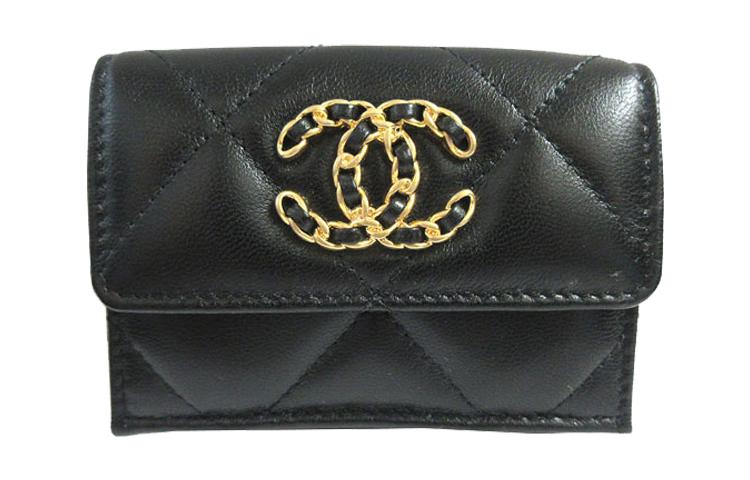 https://d2cva83hdk3bwc.cloudfront.net/AP1789-B04852-94305-chanel-19bag-wallets-1.jpg
