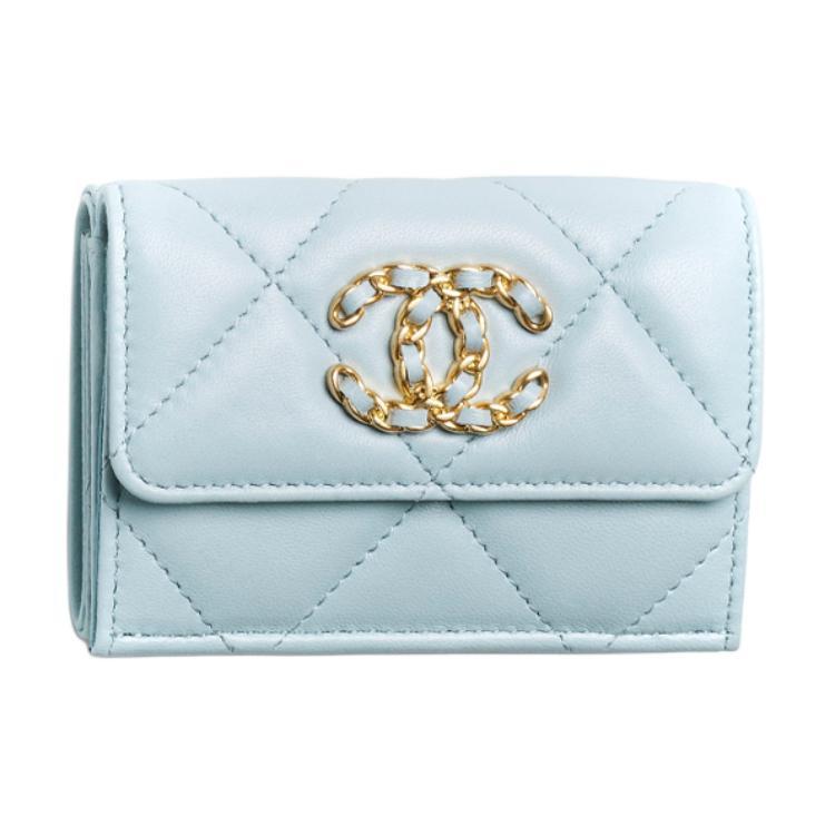 https://d2cva83hdk3bwc.cloudfront.net/AP1789-B04852-NG752-chanel-19bag-wallets-1.jpg