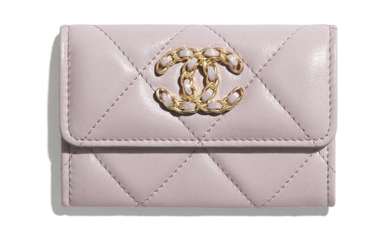https://d2cva83hdk3bwc.cloudfront.net/AP1790-B04852-NC022-chanel-19bag-card-holders-1.jpg