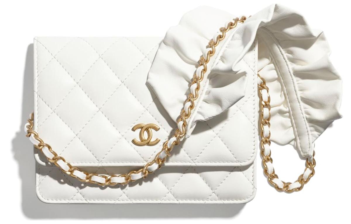 https://d2cva83hdk3bwc.cloudfront.net/AP1820-B04369-10601-chanel-woc-wallets-1.jpg