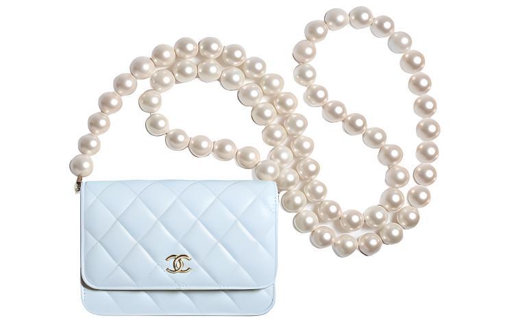 https://d2cva83hdk3bwc.cloudfront.net/AP1839-B04327-NF290-chanel-wallets-1.jpg