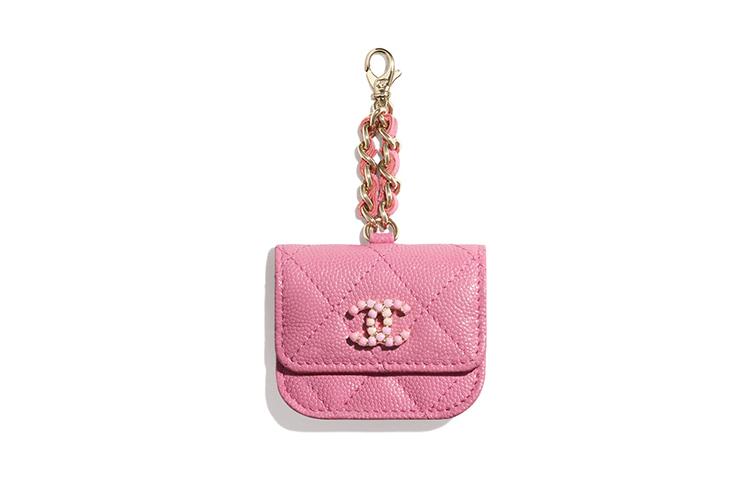 https://d2cva83hdk3bwc.cloudfront.net/AP2040-B05060-NB358-chanel-earphone-cases-1.jpg