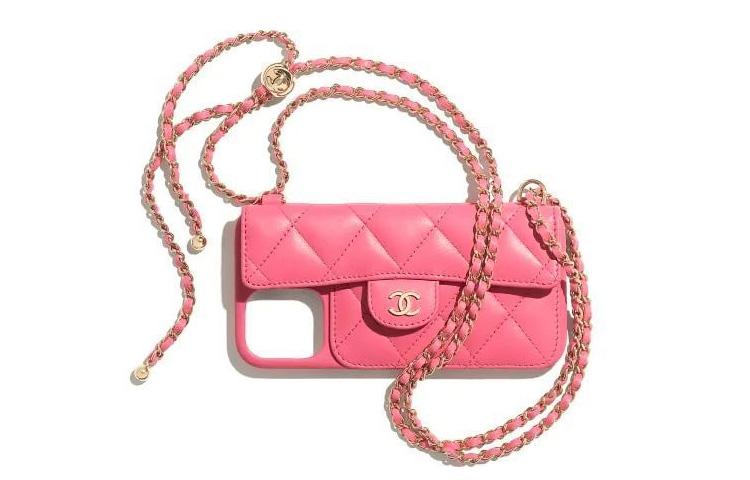 https://d2cva83hdk3bwc.cloudfront.net/AP2080-B05248-NB358-chanel-cellphone-pouches-1.jpg