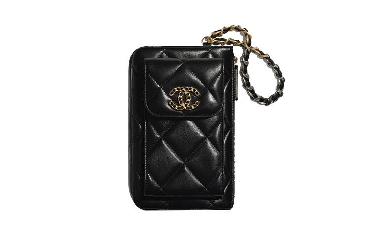 https://d2cva83hdk3bwc.cloudfront.net/AP2099-B04852-94305-chanel-19bag-clutches-1.jpg